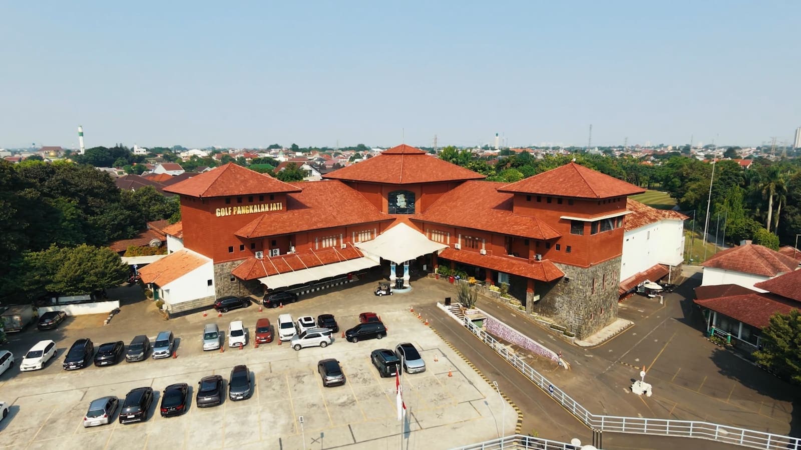 Clubhouse Golf Pangkalan Jati dari udara